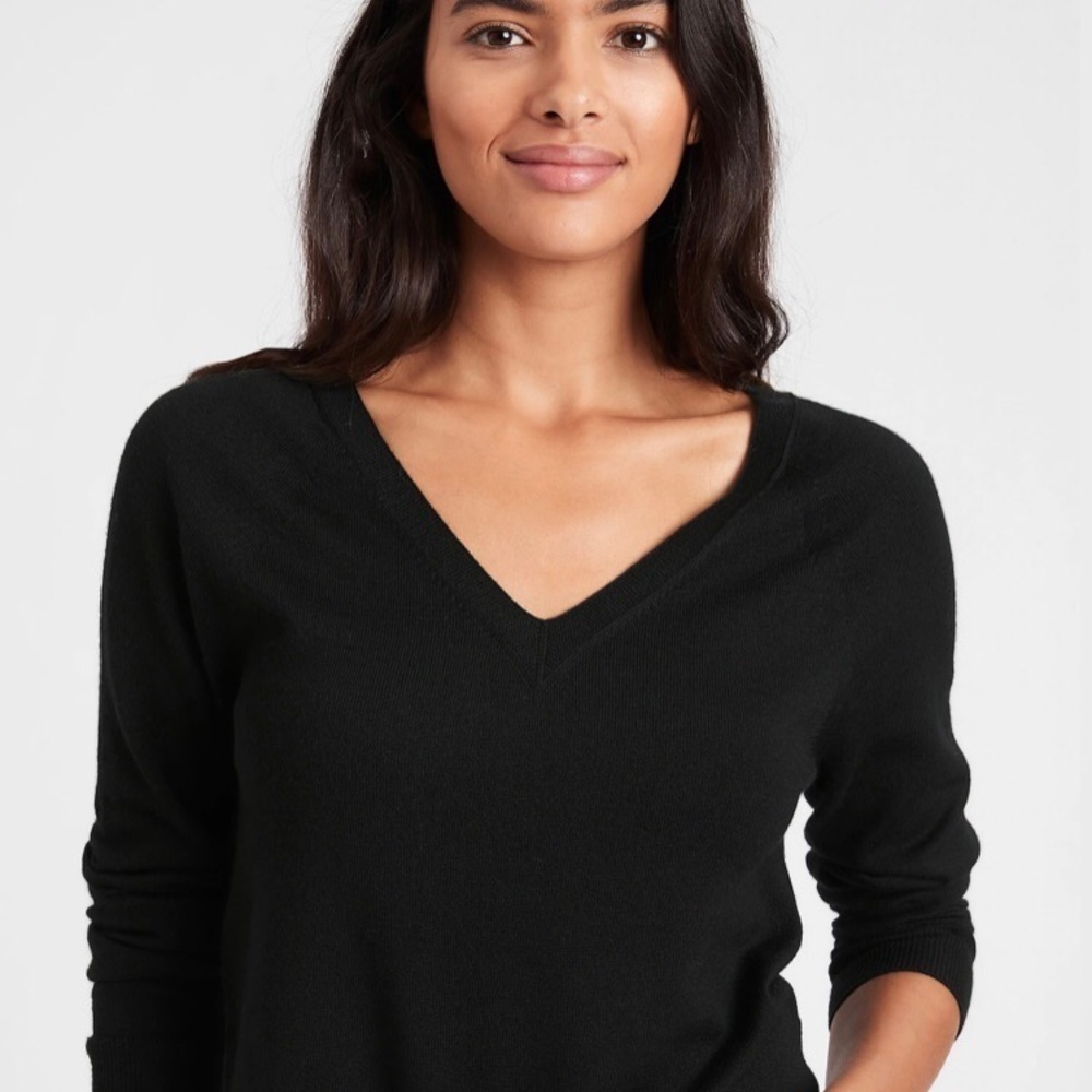 Banana Republic/ V-Neck / BLK. Sweater/ size M